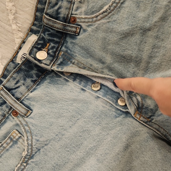 High waist, button fly Zara jean shorts size 6! - Picture 2 of 9